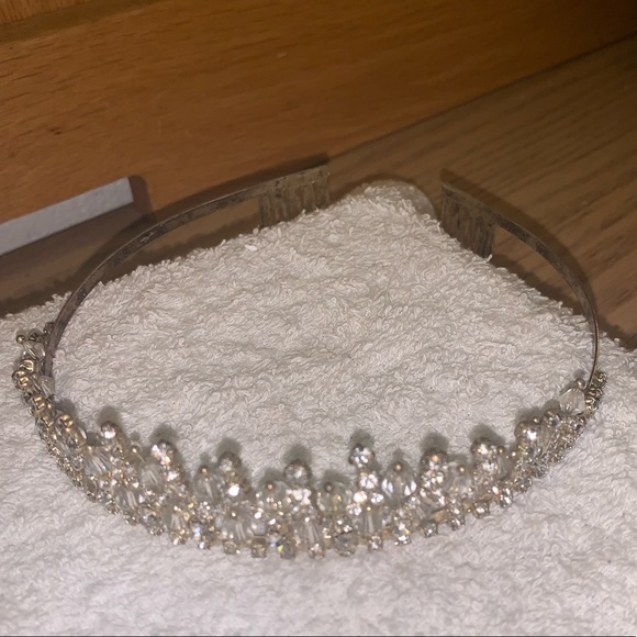 Small Tiara - Picture 2 of 3